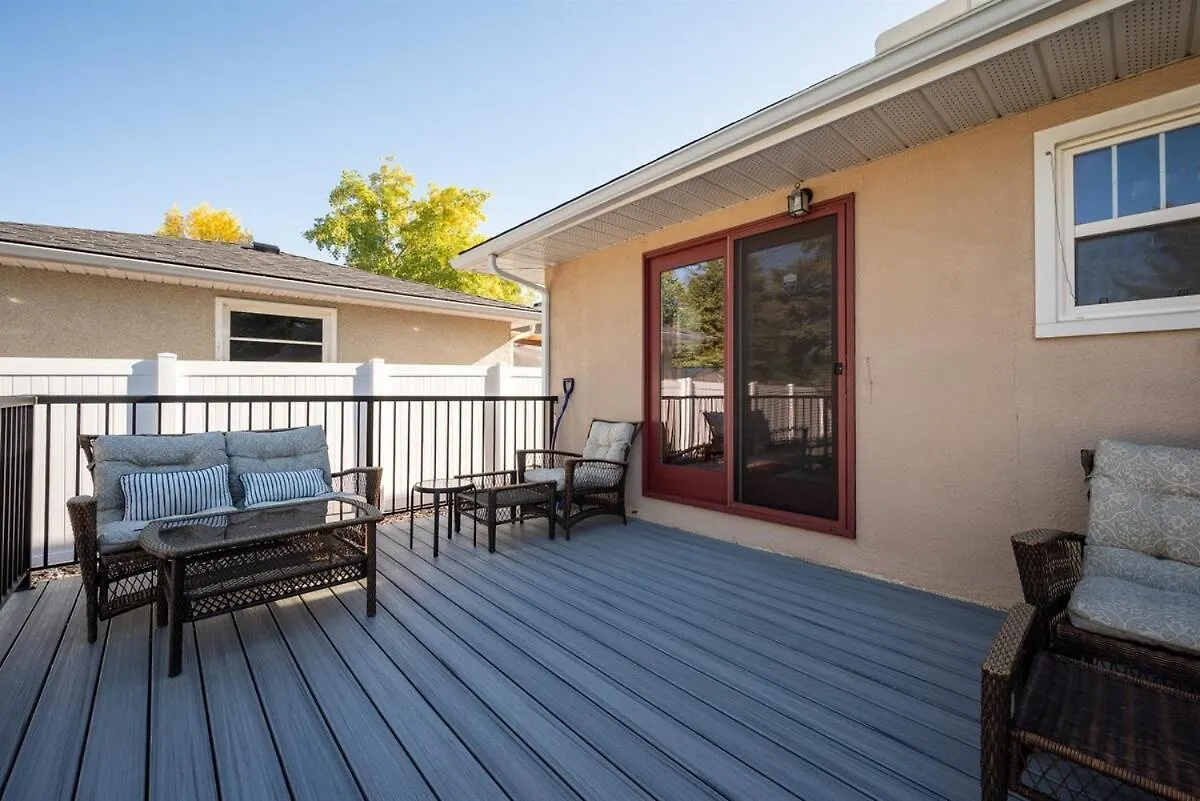 K Home 5Br4Bah 2700 Sqft Bungalow! Kingbed ! Uoc! Lrt Calgary