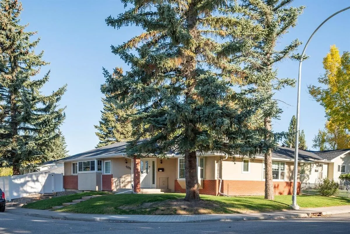 K Home 5Br4Bah 2700 Sqft Bungalow! Kingbed ! Uoc! Lrt Calgary 0*,