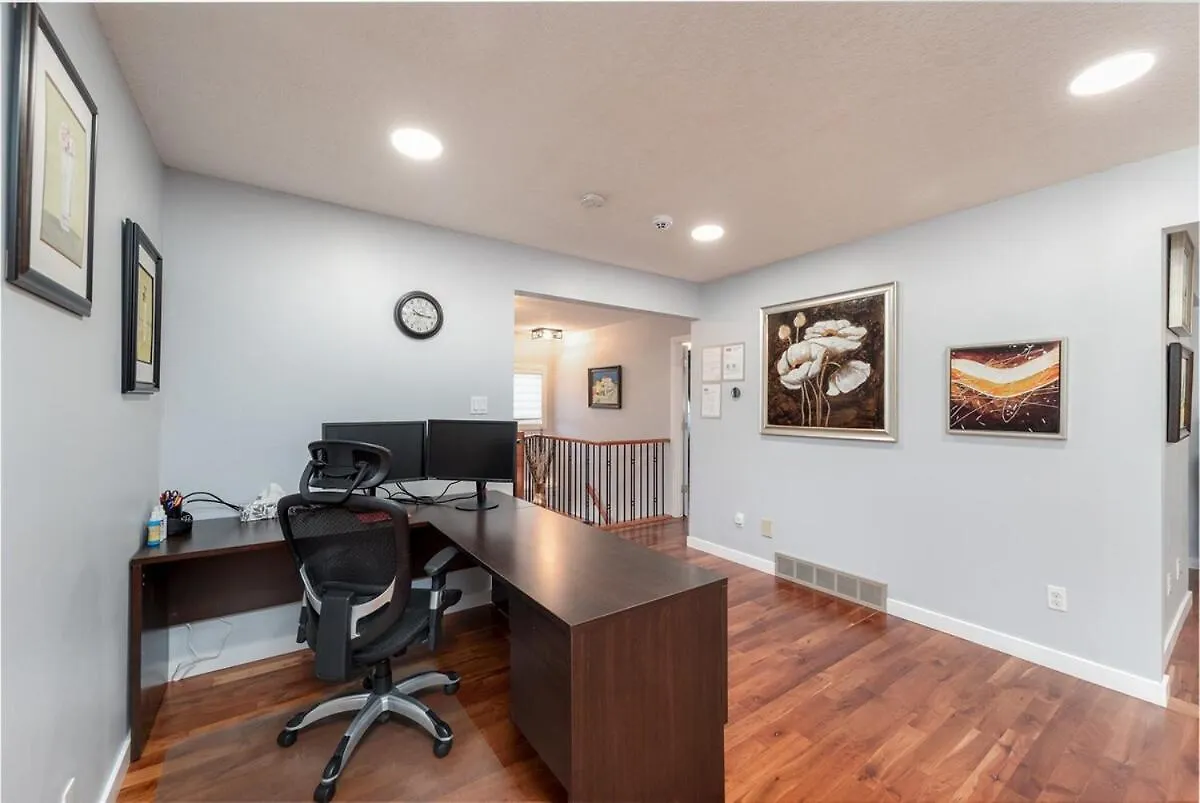 K Home 5Br4Bah 2700 Sqft Bungalow! Kingbed ! Uoc! Lrt Calgary Villa
